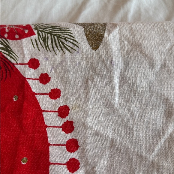 Tammis Keefe Vintage Christmas Table Cloth 128x192 - Picture 10 of 14